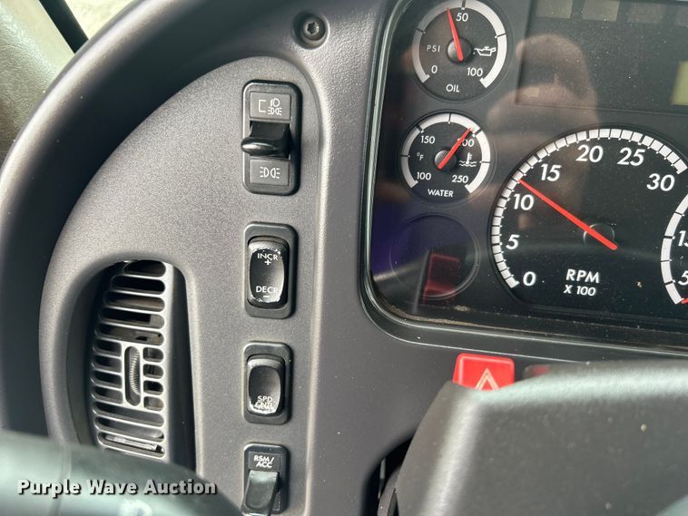 image for item EG1516 2010 Freightliner M2 Business Class  utility / service truck