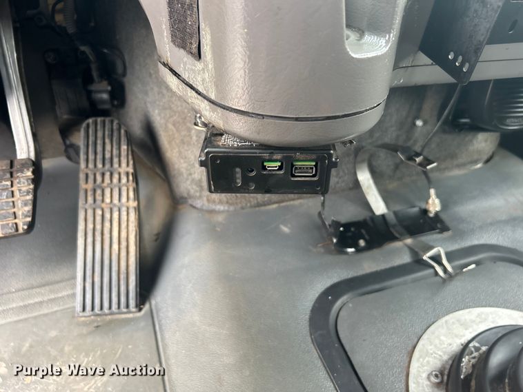 image for item EG1516 2010 Freightliner M2 Business Class  utility / service truck