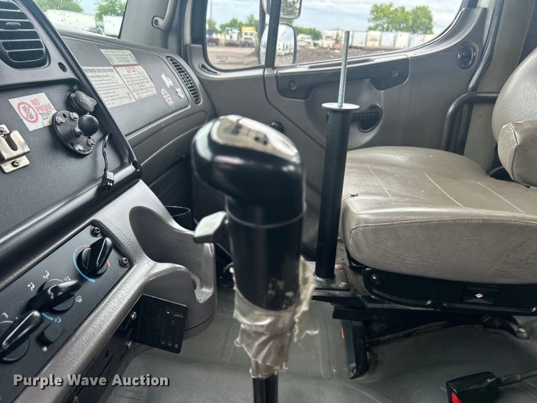 image for item EG1516 2010 Freightliner M2 Business Class  utility / service truck