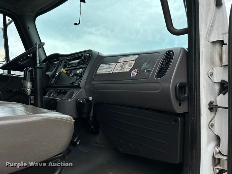 image for item EG1516 2010 Freightliner M2 Business Class  utility / service truck