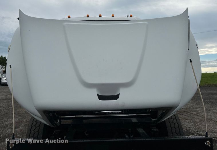 image for item EG1516 2010 Freightliner M2 Business Class  utility / service truck