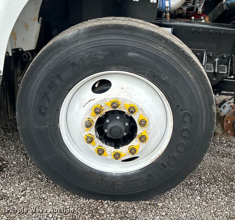 image for item EG1516 2010 Freightliner M2 Business Class  utility / service truck