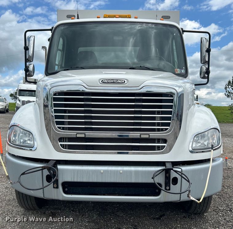 image for item EG1525 2015 Freightliner  M2 Business Class utility / service truck