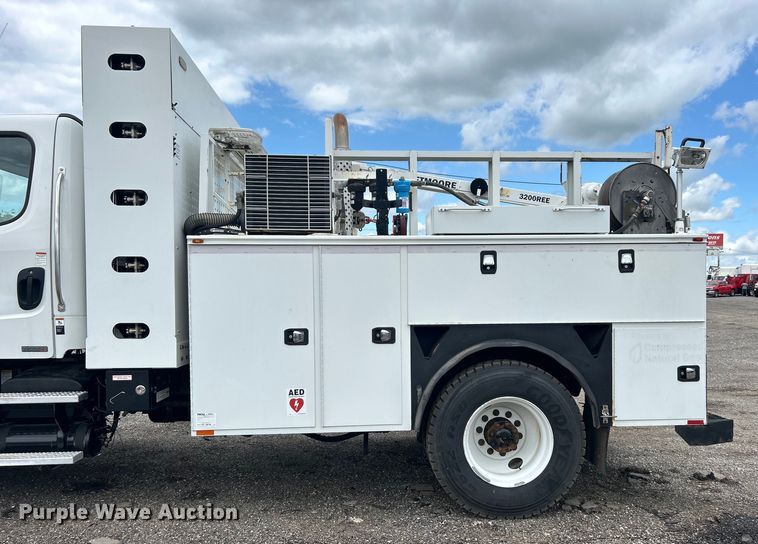 image for item EG1525 2015 Freightliner  M2 Business Class utility / service truck