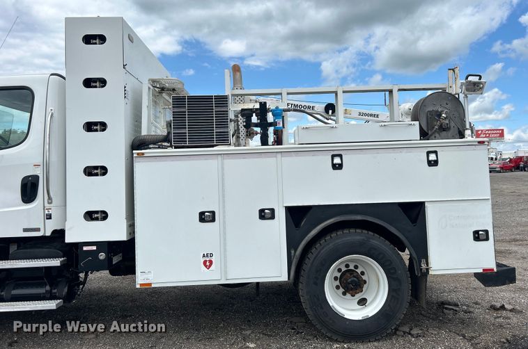 image for item EG1525 2015 Freightliner  M2 Business Class utility / service truck
