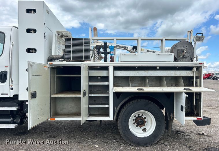 image for item EG1525 2015 Freightliner  M2 Business Class utility / service truck