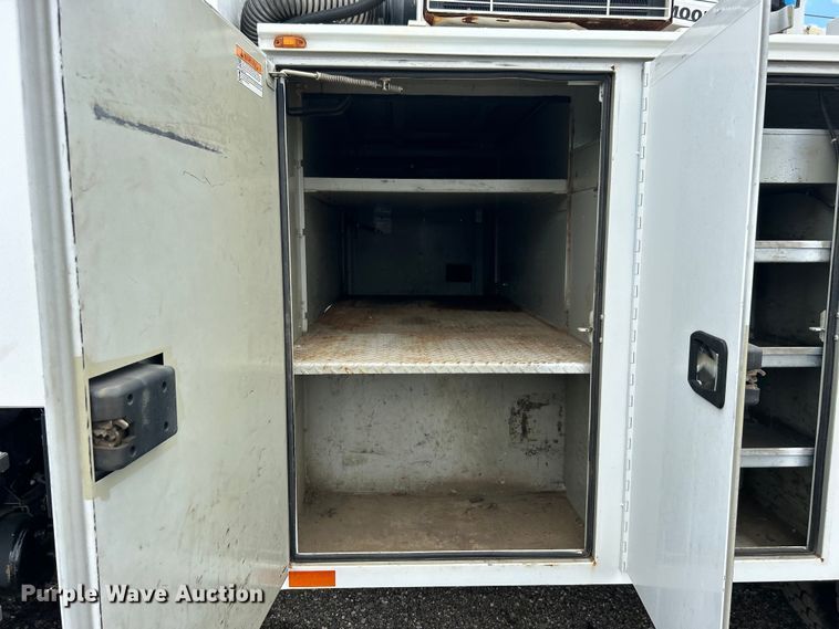 image for item EG1525 2015 Freightliner  M2 Business Class utility / service truck