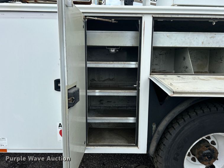 image for item EG1525 2015 Freightliner  M2 Business Class utility / service truck