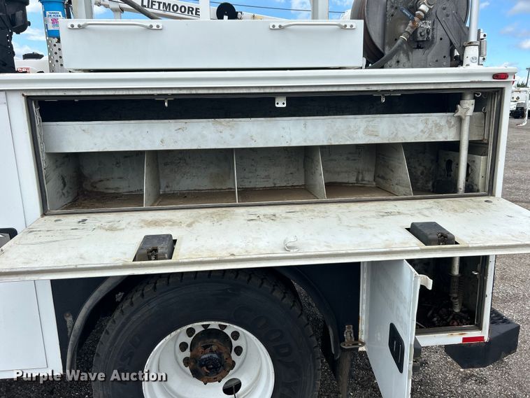 image for item EG1525 2015 Freightliner  M2 Business Class utility / service truck