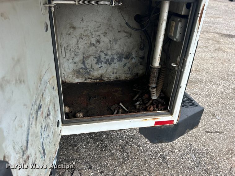 image for item EG1525 2015 Freightliner  M2 Business Class utility / service truck