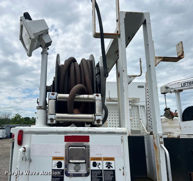 image for item EG1525 2015 Freightliner  M2 Business Class utility / service truck