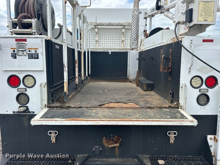 image for item EG1525 2015 Freightliner  M2 Business Class utility / service truck