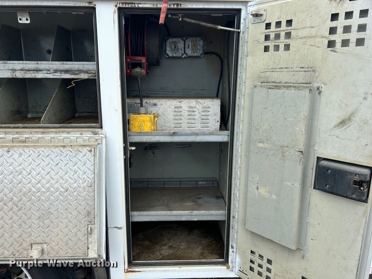 image for item EG1525 2015 Freightliner  M2 Business Class utility / service truck