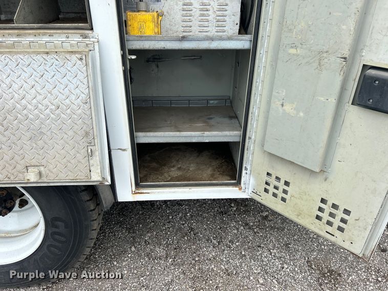 image for item EG1525 2015 Freightliner  M2 Business Class utility / service truck