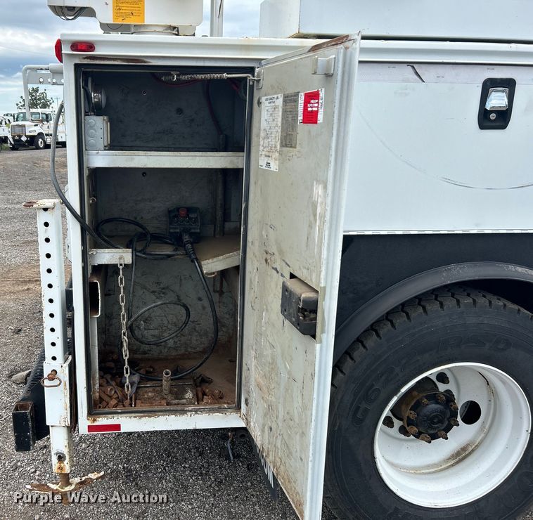 image for item EG1525 2015 Freightliner  M2 Business Class utility / service truck