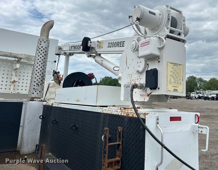 image for item EG1525 2015 Freightliner  M2 Business Class utility / service truck