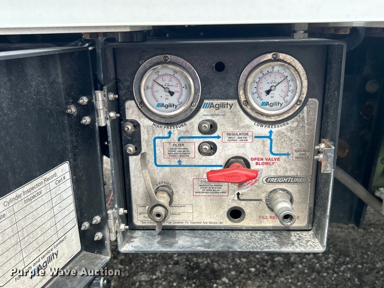 image for item EG1525 2015 Freightliner  M2 Business Class utility / service truck