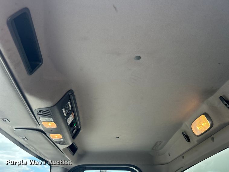 image for item EG1525 2015 Freightliner  M2 Business Class utility / service truck