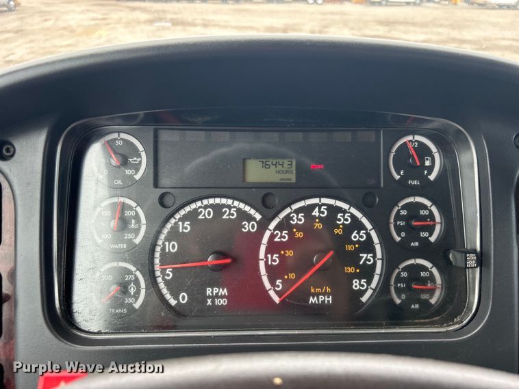 image for item EG1525 2015 Freightliner  M2 Business Class utility / service truck