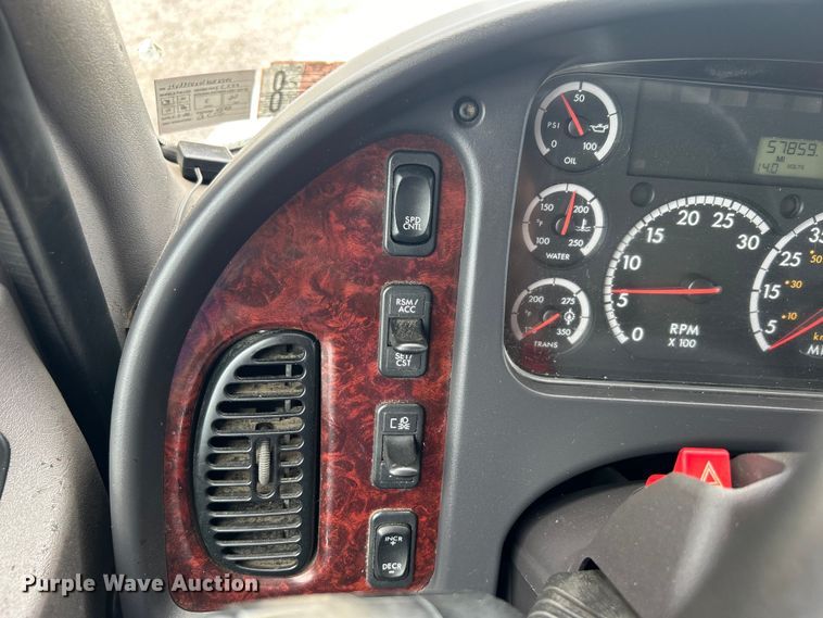 image for item EG1525 2015 Freightliner  M2 Business Class utility / service truck