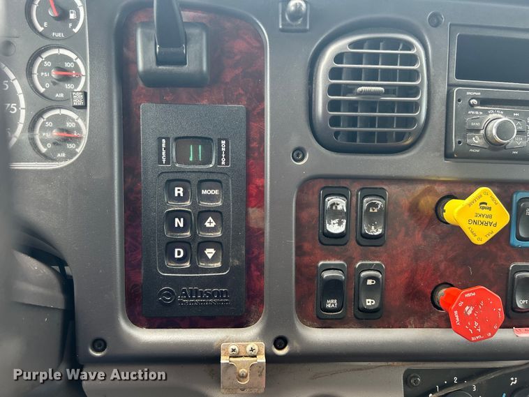 image for item EG1525 2015 Freightliner  M2 Business Class utility / service truck