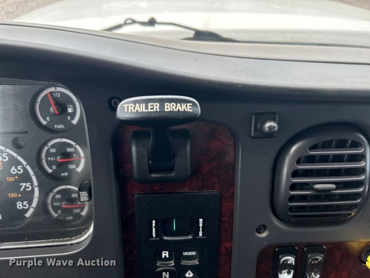 image for item EG1525 2015 Freightliner  M2 Business Class utility / service truck