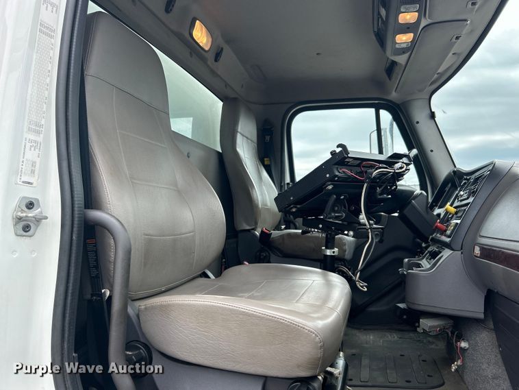 image for item EG1525 2015 Freightliner  M2 Business Class utility / service truck