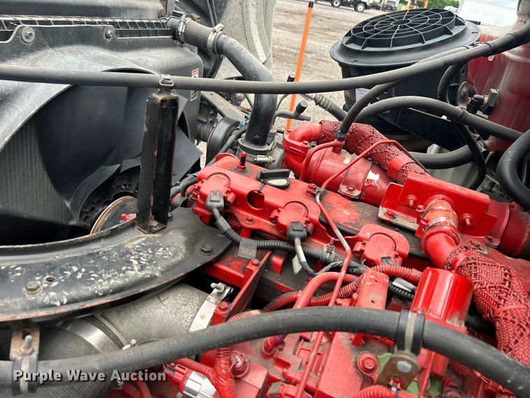 image for item EG1525 2015 Freightliner  M2 Business Class utility / service truck