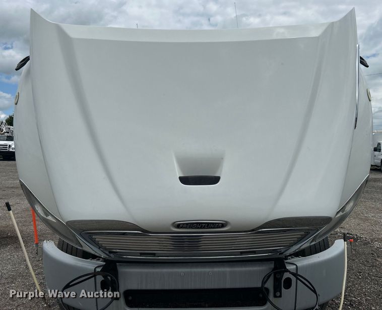 image for item EG1525 2015 Freightliner  M2 Business Class utility / service truck