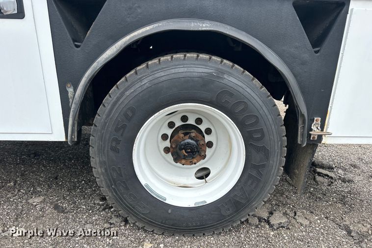 image for item EG1525 2015 Freightliner  M2 Business Class utility / service truck