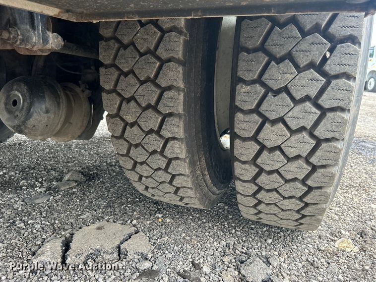 image for item EG1525 2015 Freightliner  M2 Business Class utility / service truck