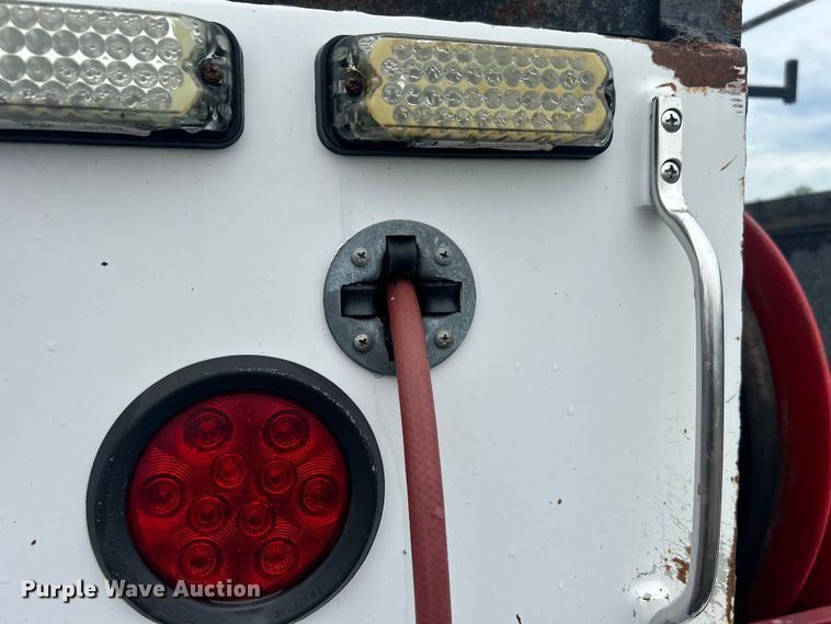 image for item EG1583 2009 GMC C5500 utility / service truck