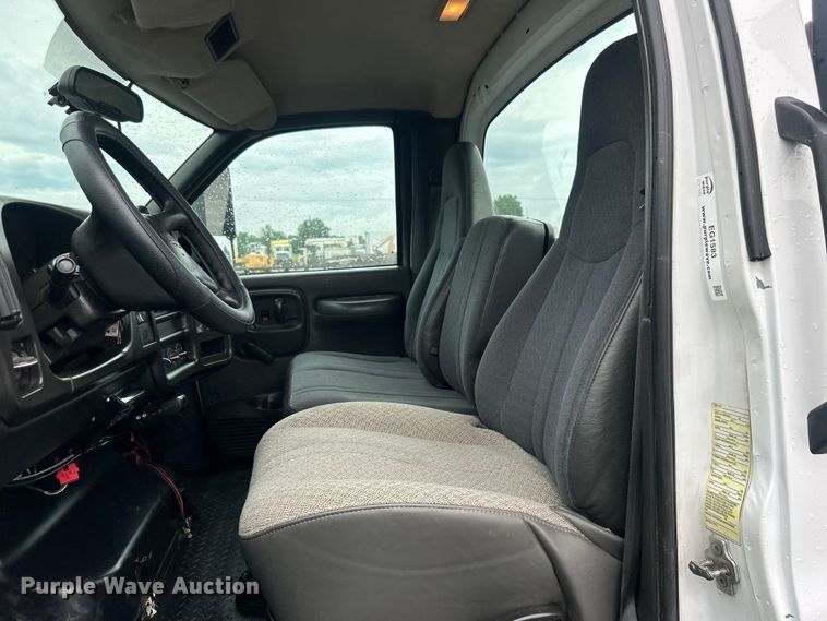 image for item EG1583 2009 GMC C5500 utility / service truck