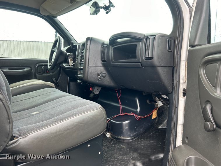 image for item EG1583 2009 GMC C5500 utility / service truck