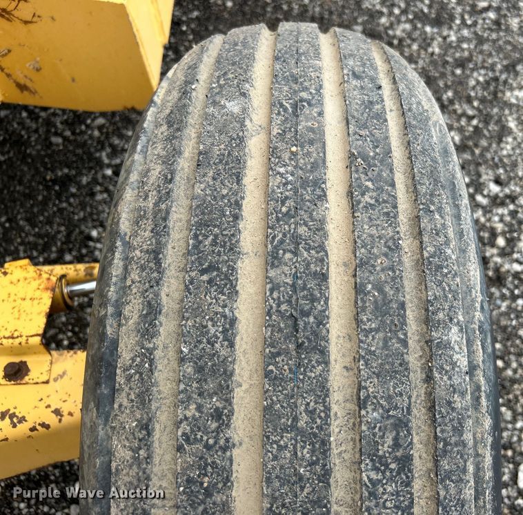 image for item EG1591 Ford 345D landscape tractor