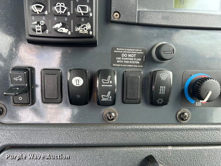 image for item EG1598 2012 John Deere 310SK backhoe