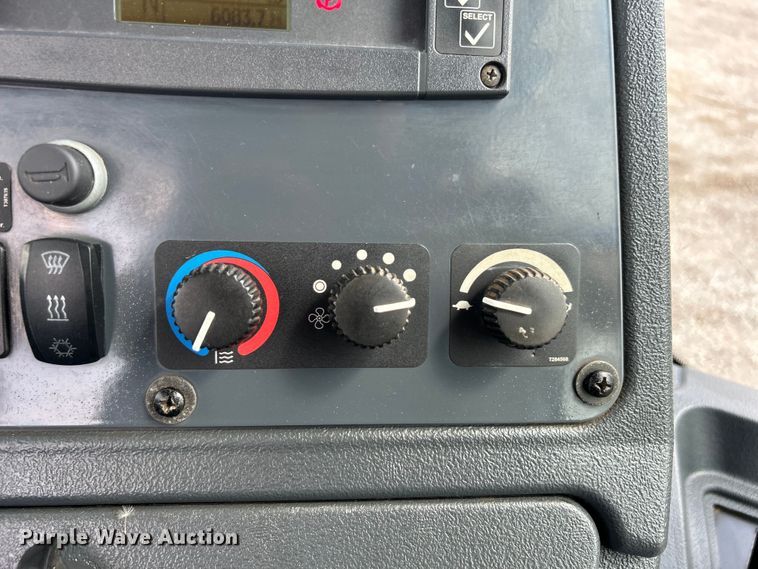 image for item EG1598 2012 John Deere 310SK backhoe