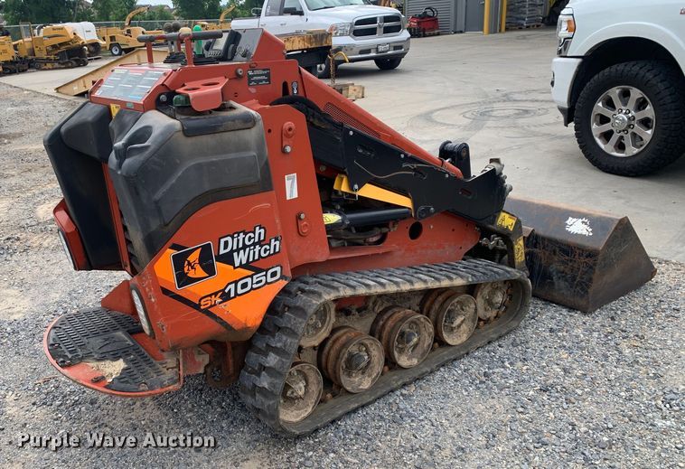 image for item EH3867 2020 Ditch Witch SK1050 compact utility loader