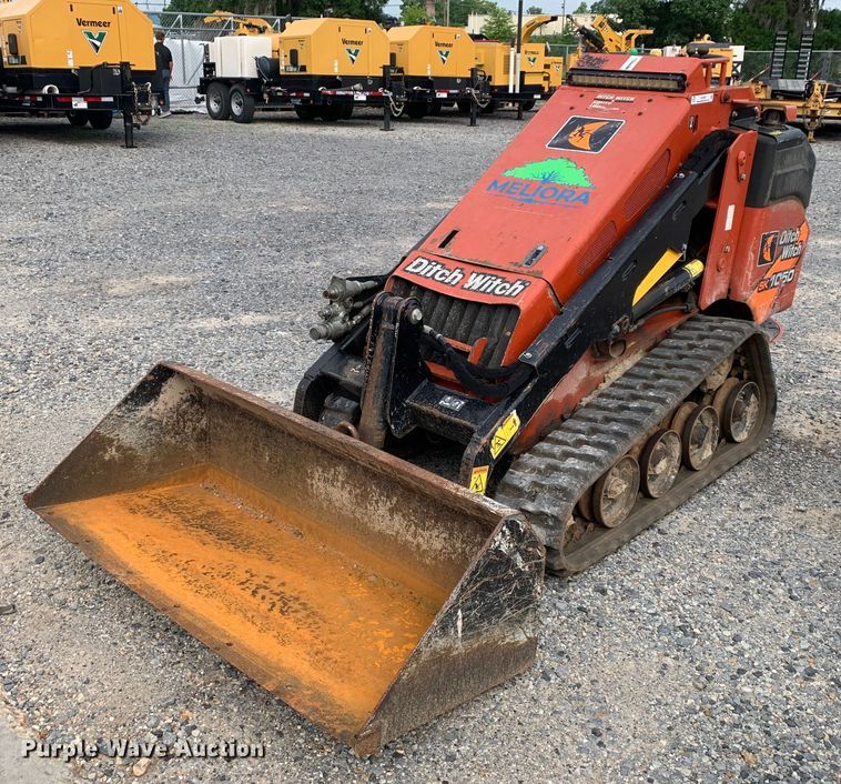 image for item EH3869 2019 Ditch Witch  SK1050 compact utility loader