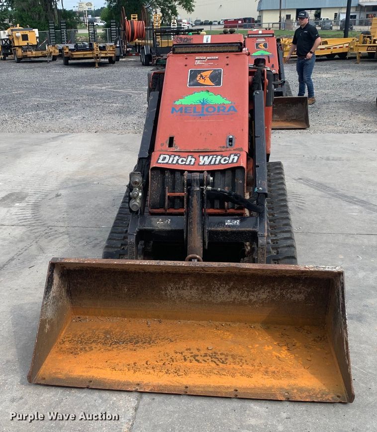 image for item EH3869 2019 Ditch Witch  SK1050 compact utility loader