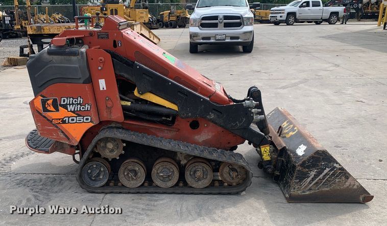 image for item EH3869 2019 Ditch Witch  SK1050 compact utility loader