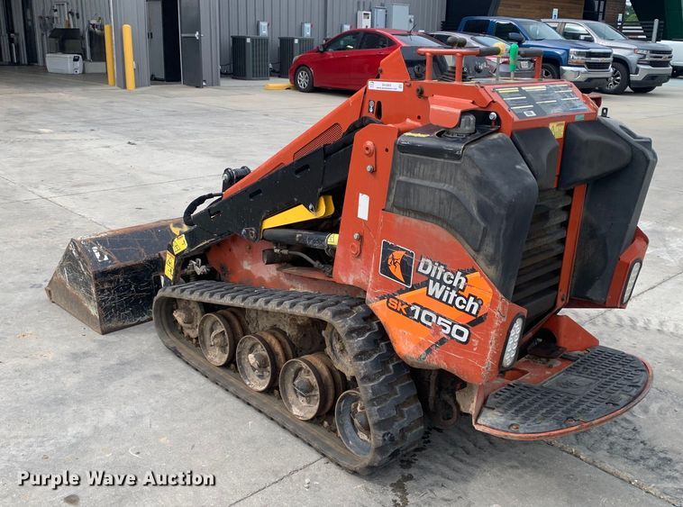 image for item EH3869 2019 Ditch Witch  SK1050 compact utility loader