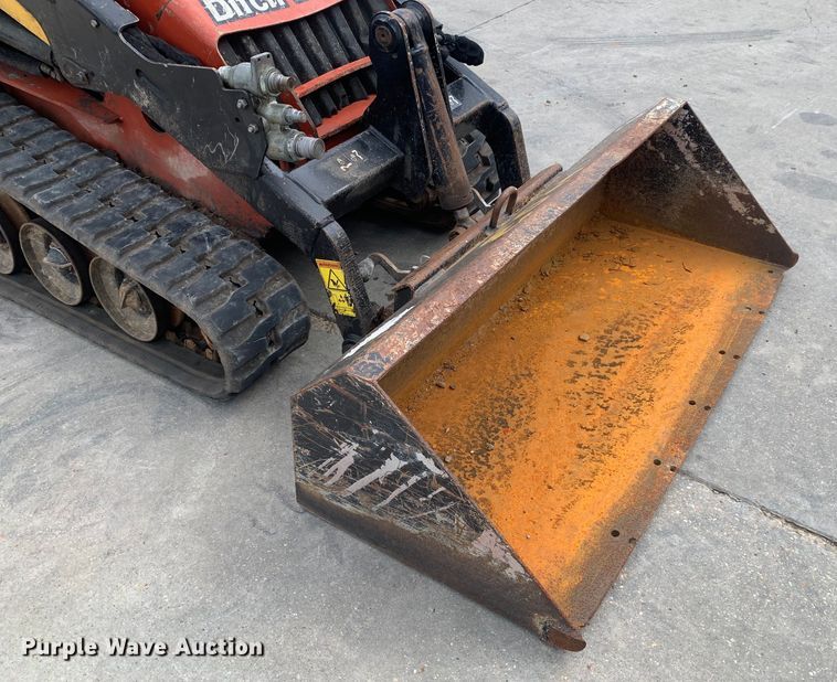 image for item EH3869 2019 Ditch Witch  SK1050 compact utility loader