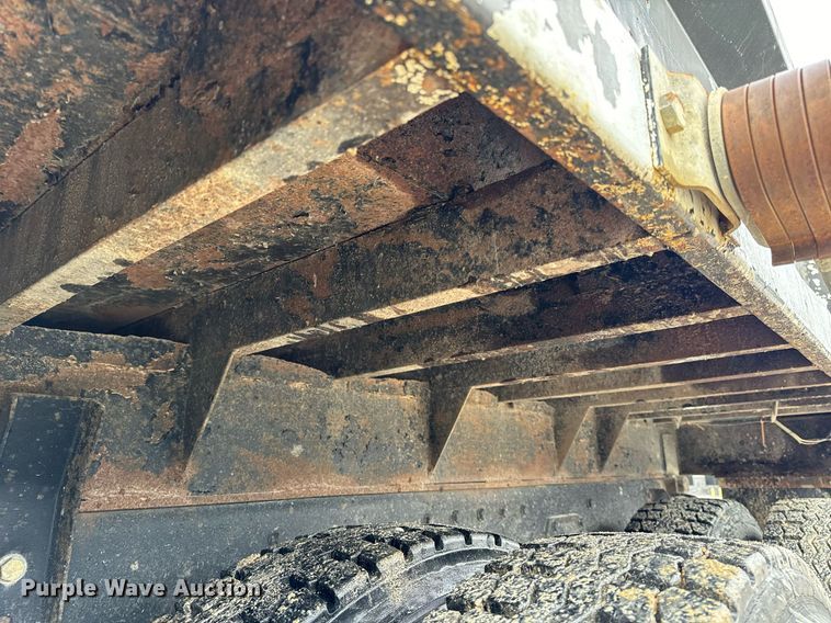 image for item EH6643 1989 Peterbilt 357 dump truck