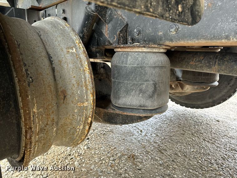 image for item EH6643 1989 Peterbilt 357 dump truck