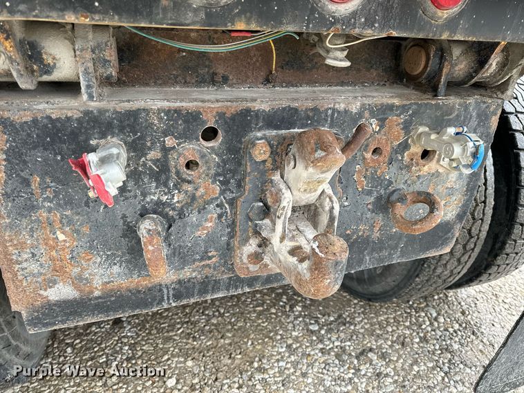 image for item EH6643 1989 Peterbilt 357 dump truck