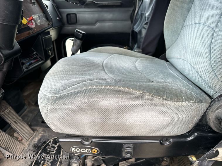 image for item EH6643 1989 Peterbilt 357 dump truck