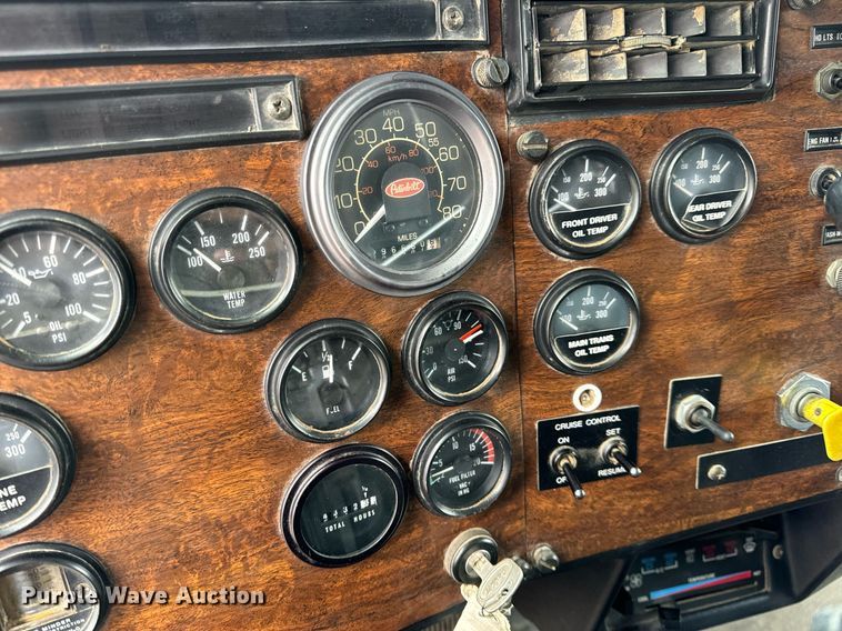 image for item EH6643 1989 Peterbilt 357 dump truck