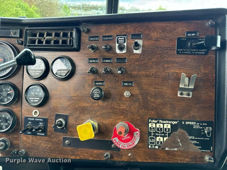 image for item EH6643 1989 Peterbilt 357 dump truck