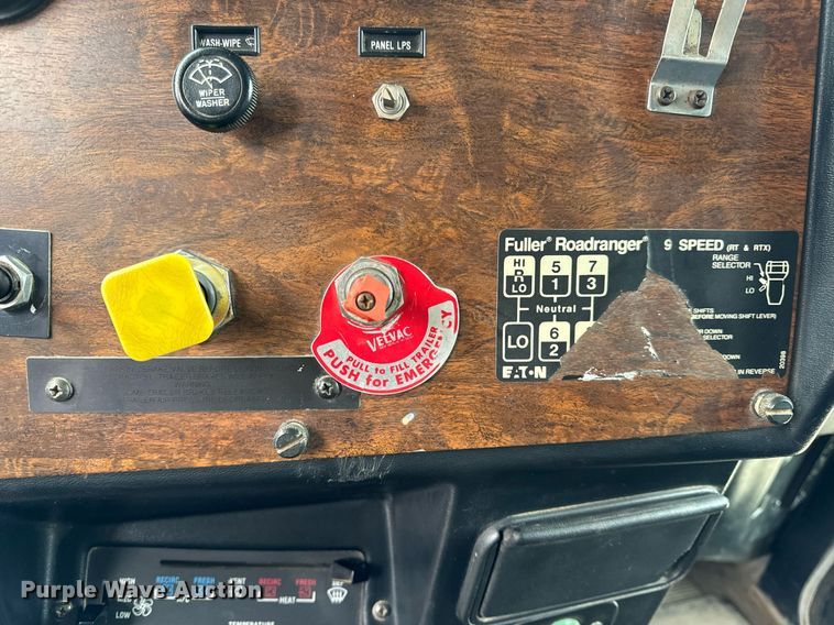 image for item EH6643 1989 Peterbilt 357 dump truck